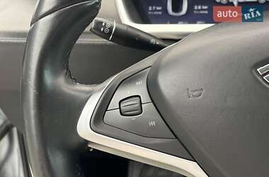 Лифтбек Tesla Model S 2013 в 