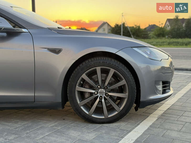 Лифтбек Tesla Model S 2013 в Луцке
