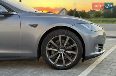 Лифтбек Tesla Model S 2013 в 