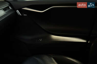 Лифтбек Tesla Model S 2013 в 