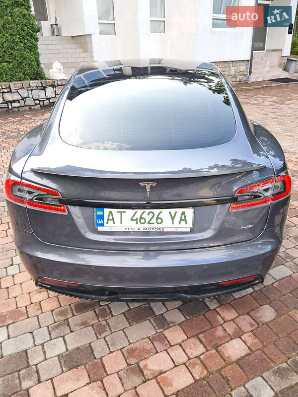 Лифтбек Tesla Model S 2021 в Коломые