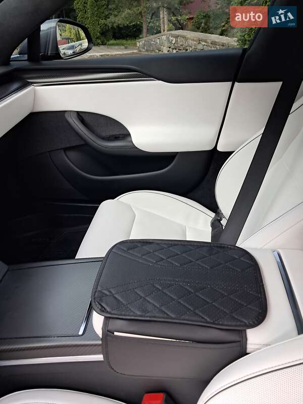 Лифтбек Tesla Model S 2021 в Коломые