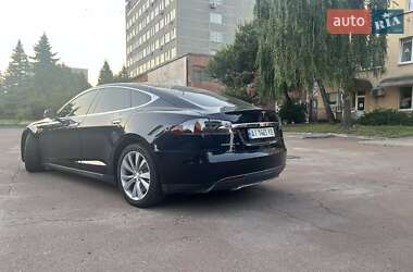 Лифтбек Tesla Model S 2013 в 