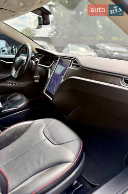 Лифтбек Tesla Model S 2014 в 