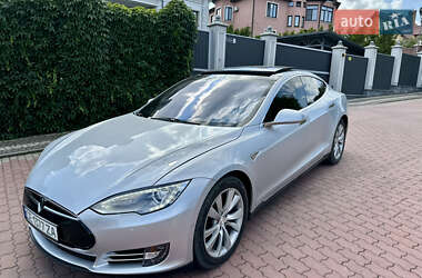 Ліфтбек Tesla Model S 2015 в Чернівцях