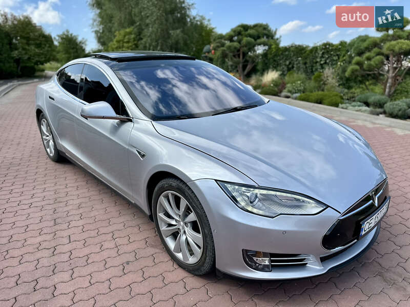 Ліфтбек Tesla Model S 2015 в Чернівцях