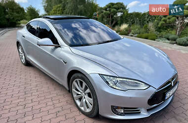 Лифтбек Tesla Model S 2015 в 
