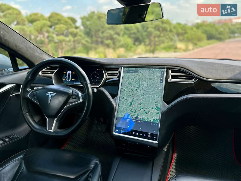 Ліфтбек Tesla Model S 2015 в Чернівцях