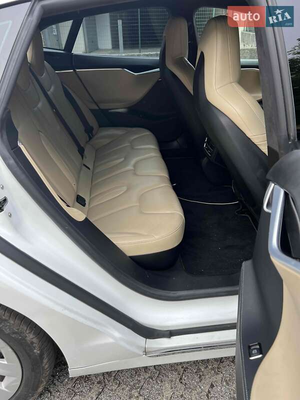 Ліфтбек Tesla Model S 2016 в Вишгороді