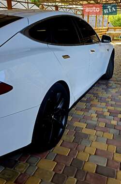 Лифтбек Tesla Model S 2013 в 