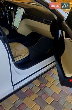 Ліфтбек Tesla Model S 2013 в Львові