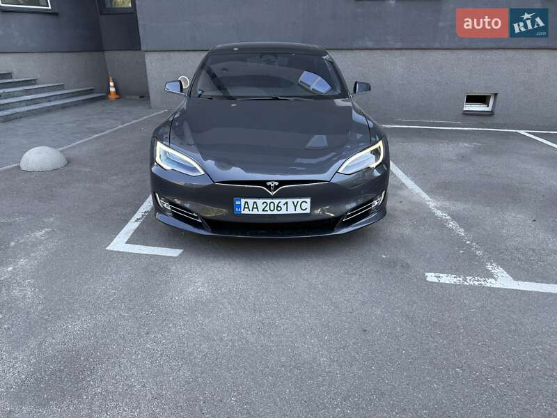Лифтбек Tesla Model S 2018 в 