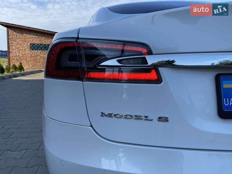 Лифтбек Tesla Model S 2016 в Львове