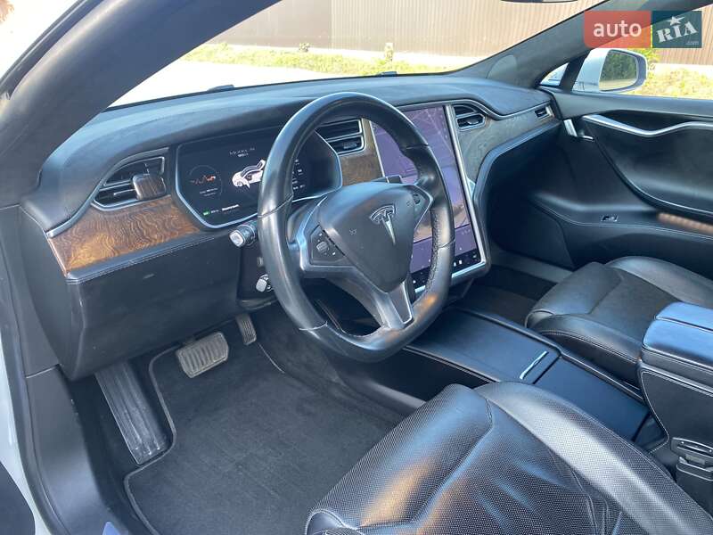 Лифтбек Tesla Model S 2016 в Львове