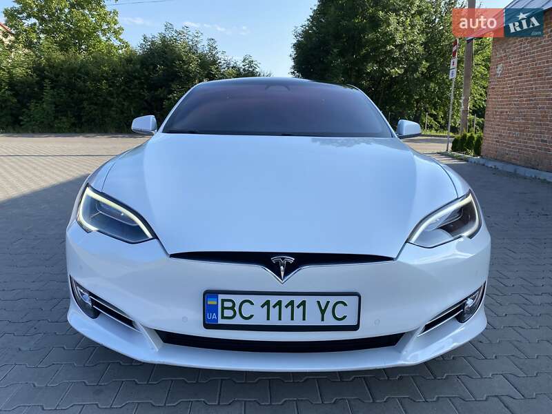 Лифтбек Tesla Model S 2016 в Львове