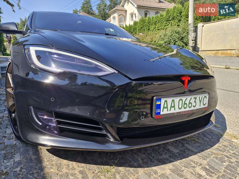 Ліфтбек Tesla Model S 2020 в Димері