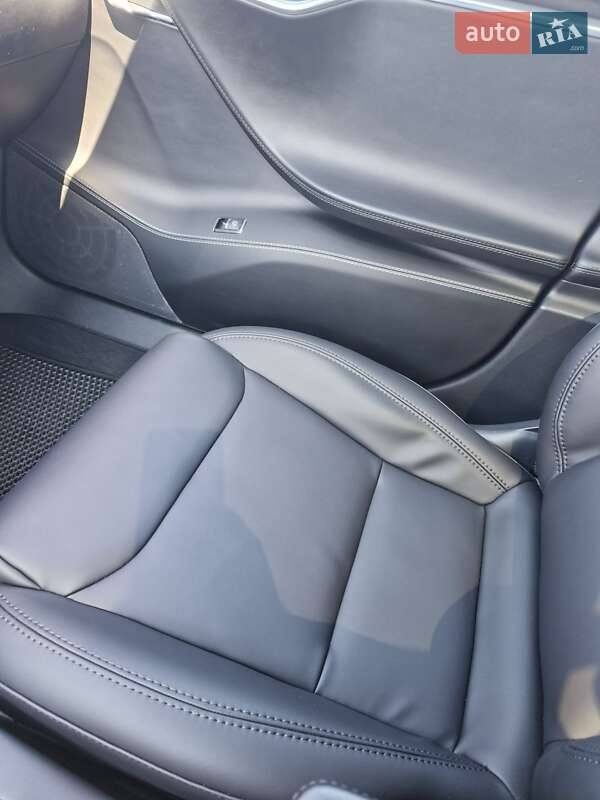 Ліфтбек Tesla Model S 2020 в Димері