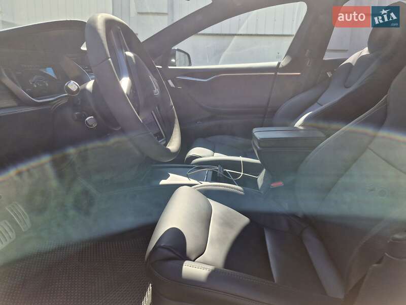 Ліфтбек Tesla Model S 2020 в Димері