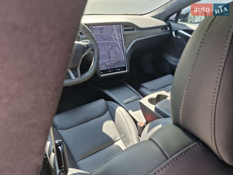 Ліфтбек Tesla Model S 2020 в Димері