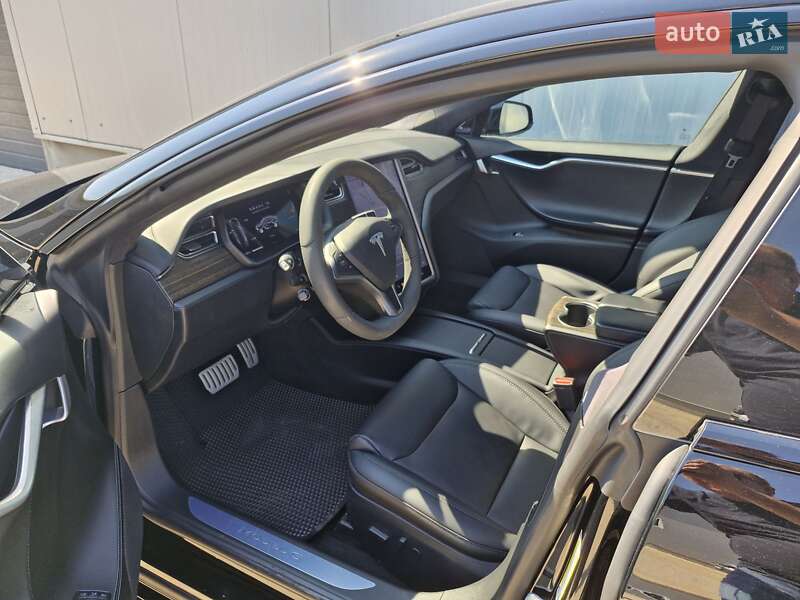 Ліфтбек Tesla Model S 2020 в Димері