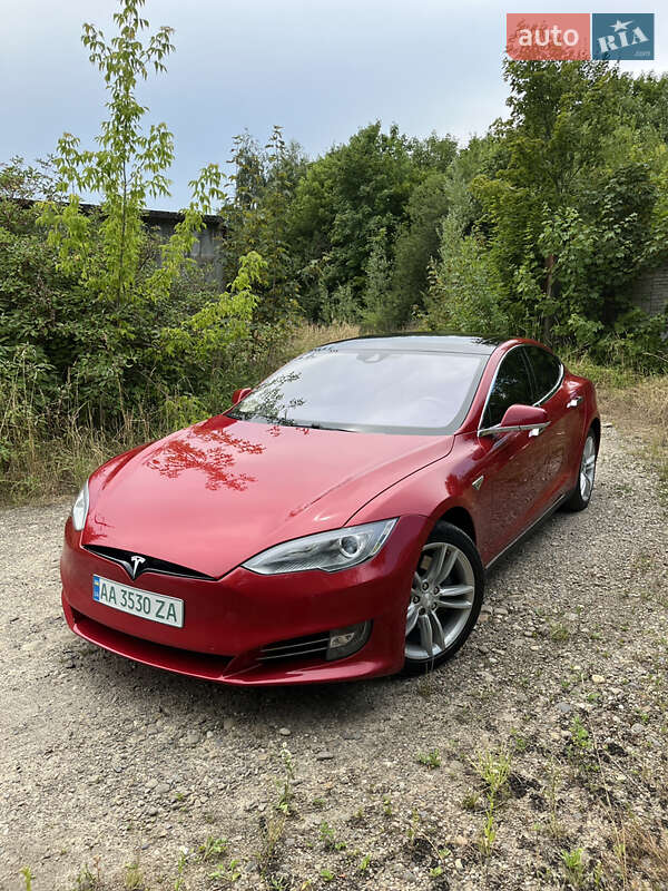 Лифтбек Tesla Model S 2015 в Стрые