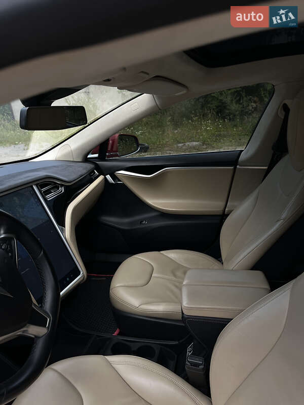Лифтбек Tesla Model S 2015 в Стрые