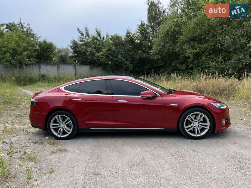 Лифтбек Tesla Model S 2015 в Стрые