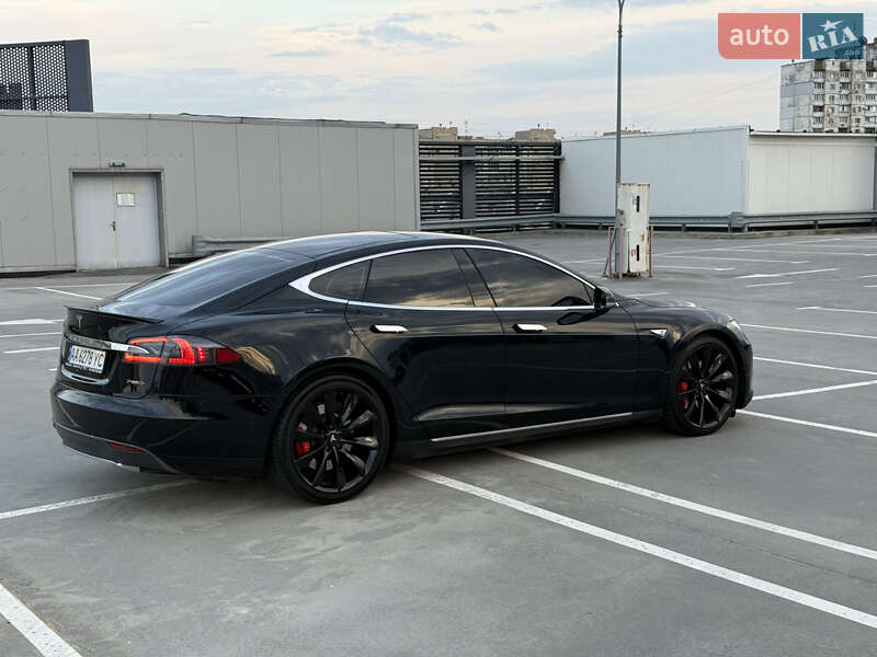Лифтбек Tesla Model S 2014 в Киеве