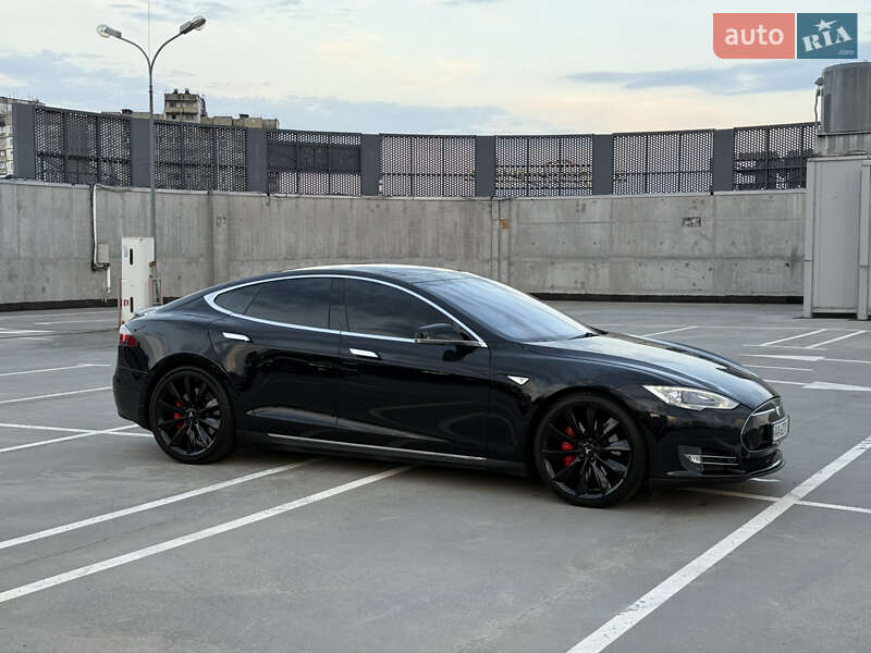Лифтбек Tesla Model S 2014 в Киеве