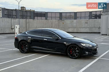 Лифтбек Tesla Model S 2014 в 