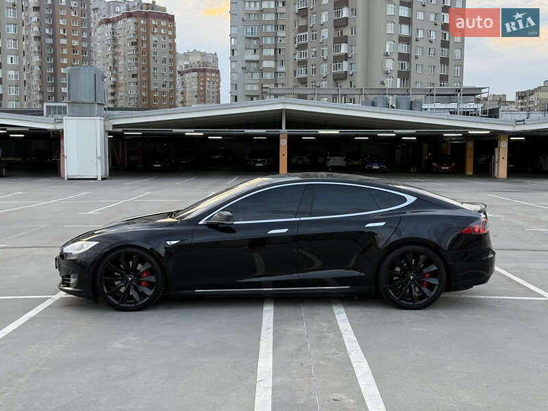 Лифтбек Tesla Model S 2014 в Киеве