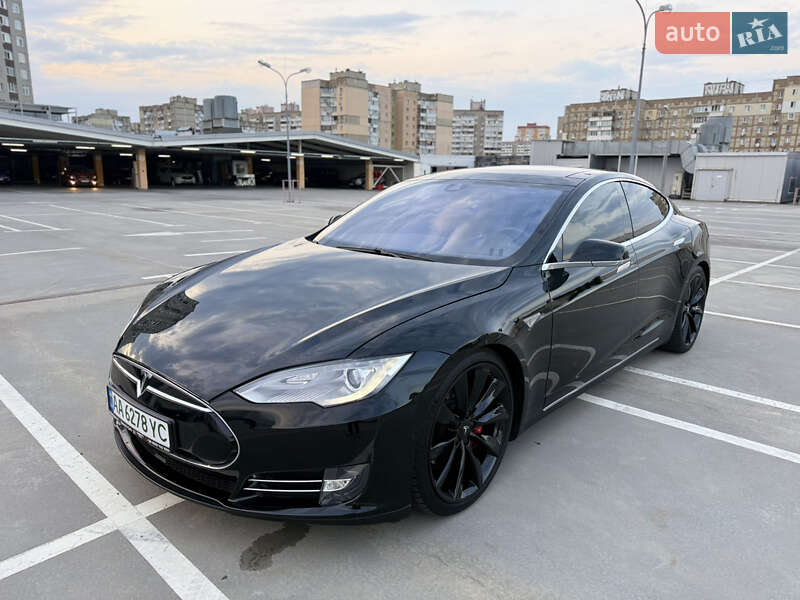 Лифтбек Tesla Model S 2014 в Киеве