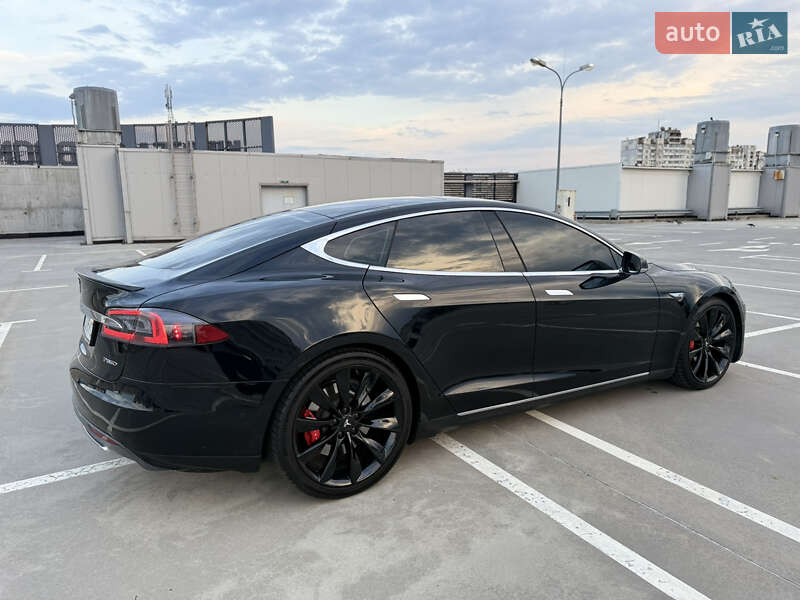 Лифтбек Tesla Model S 2014 в Киеве