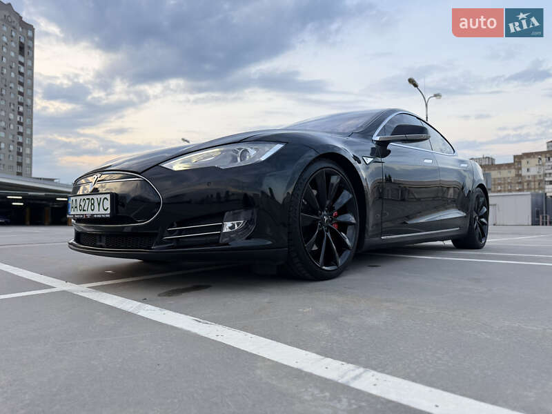 Лифтбек Tesla Model S 2014 в Киеве