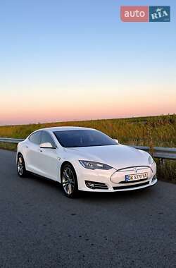 Лифтбек Tesla Model S 2014 в 