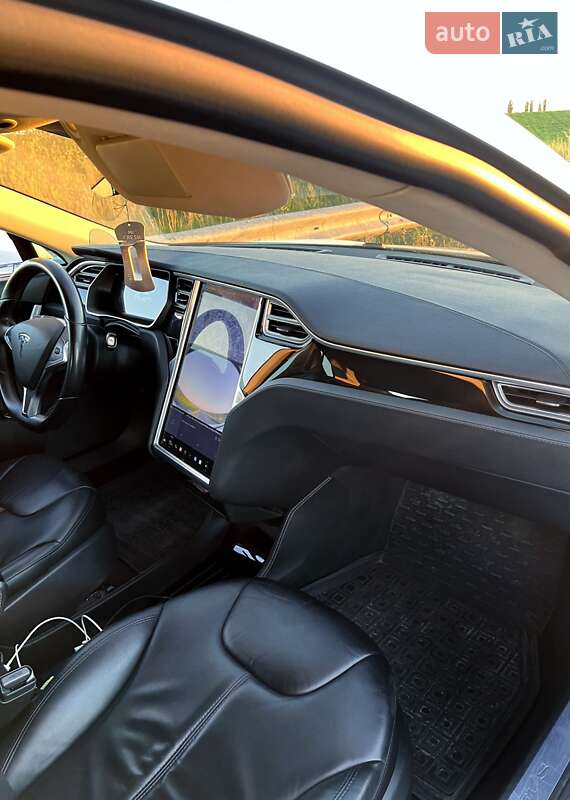 Лифтбек Tesla Model S 2014 в Ровно