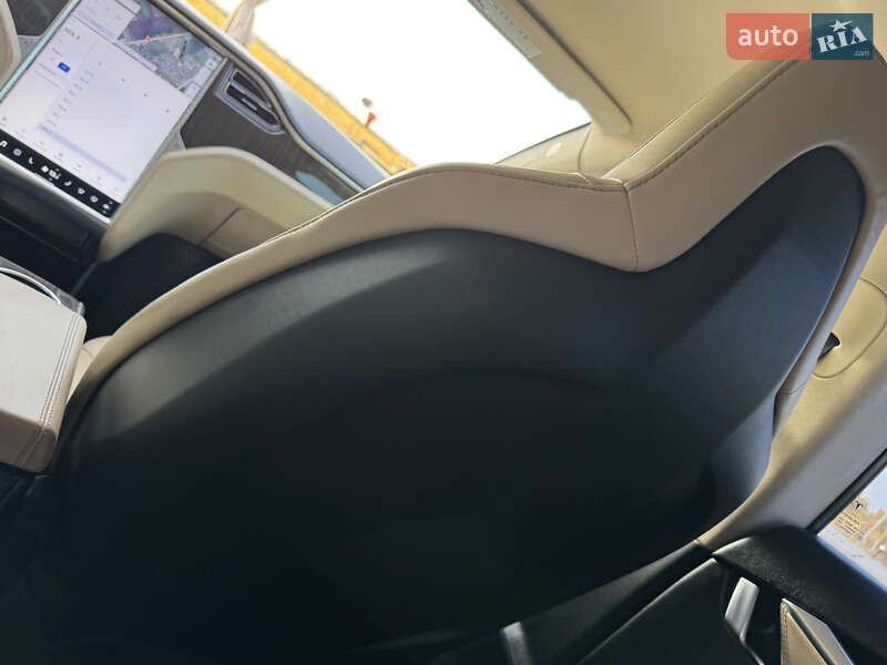 Ліфтбек Tesla Model S 2013 в Дніпрі