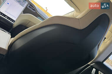 Лифтбек Tesla Model S 2013 в 