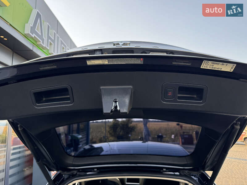 Ліфтбек Tesla Model S 2013 в Дніпрі