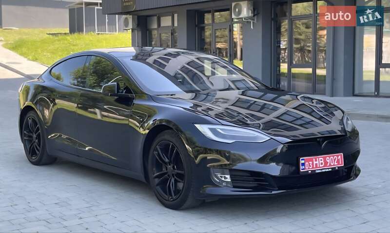 Лифтбек Tesla Model S 2019 в 