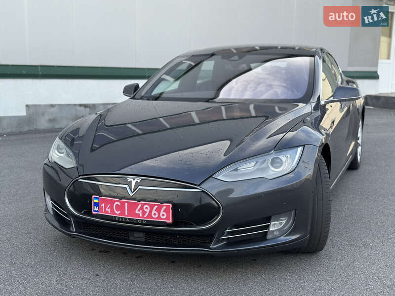 Лифтбек Tesla Model S 2015 в Виннице