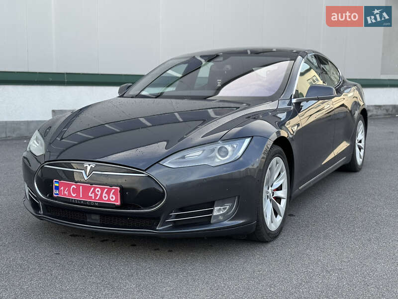 Лифтбек Tesla Model S 2015 в Виннице