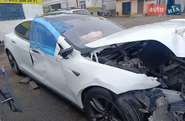 Лифтбек Tesla Model S 2015 в 