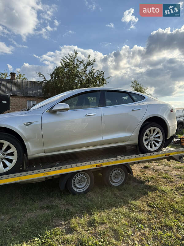 Ліфтбек Tesla Model S 2016 в Луцьку