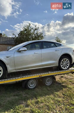 Лифтбек Tesla Model S 2016 в 