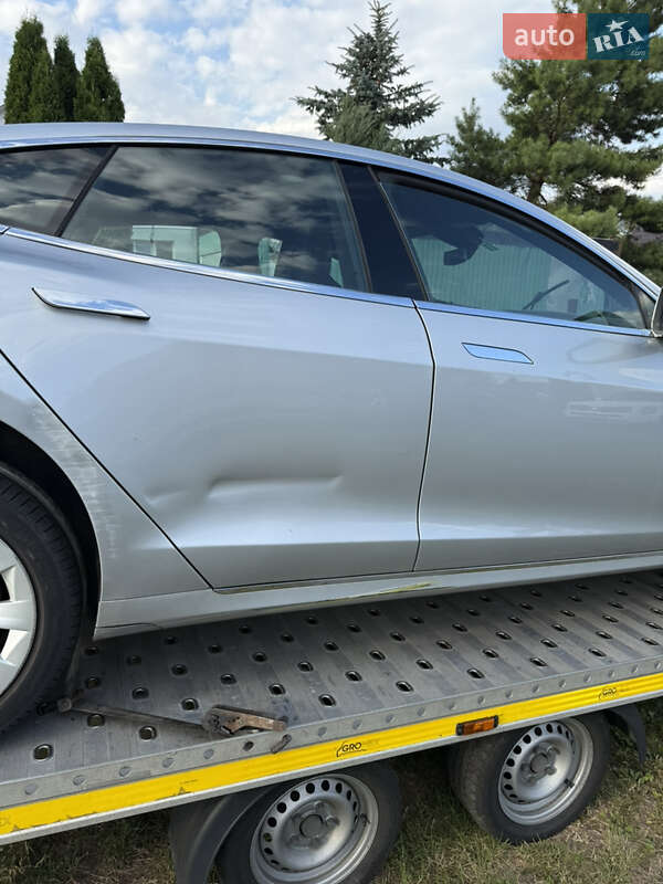 Ліфтбек Tesla Model S 2016 в Луцьку