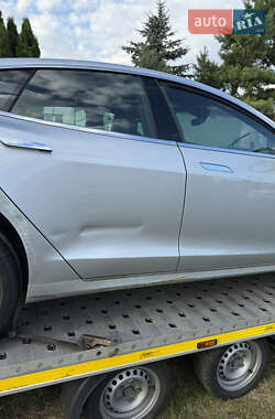 Лифтбек Tesla Model S 2016 в 