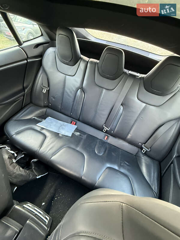 Ліфтбек Tesla Model S 2016 в Луцьку