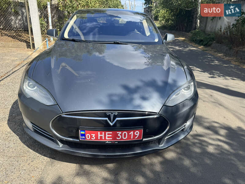 Ліфтбек Tesla Model S 2014 в 
