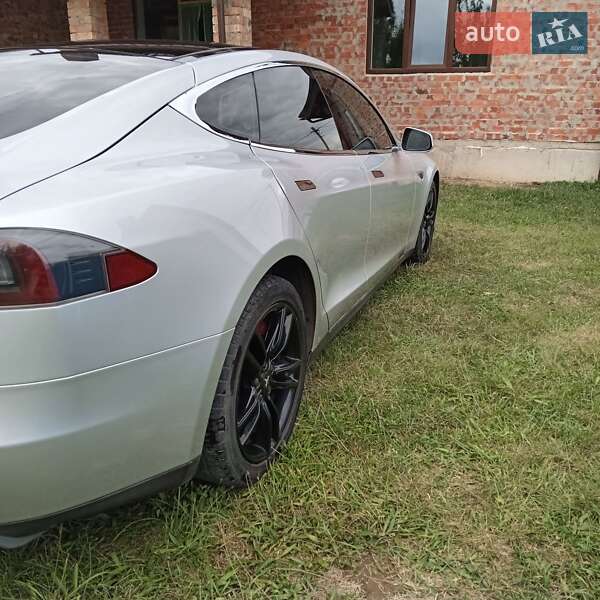 Лифтбек Tesla Model S 2013 в Ивано-Франковске